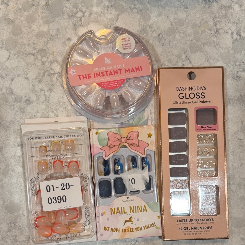 Nail Art Set with Gel Strips and Press-On Nails